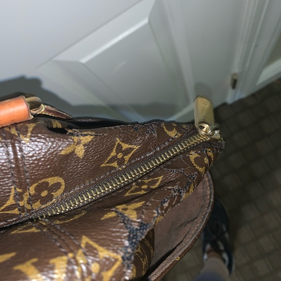 Louis Vuitton purse - Picture 6 of 11